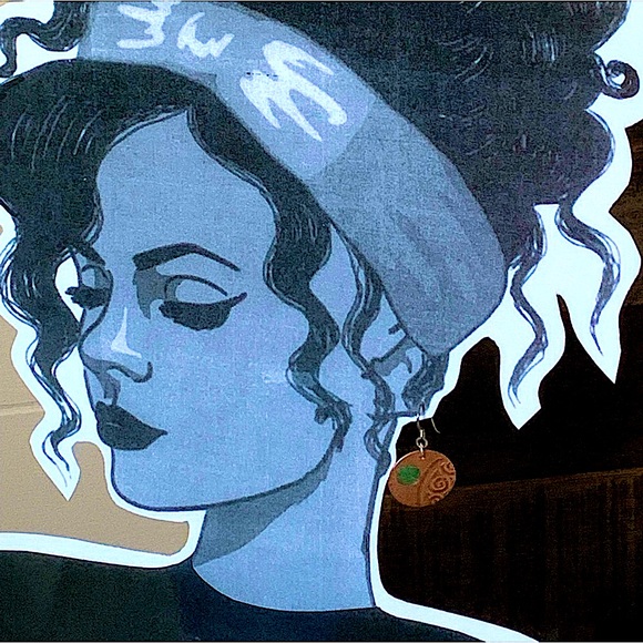 Embossed Design Copper Metal Tone Disc Jade Tone Circle Womans Earrings Jewelry - Picture 3 of 3